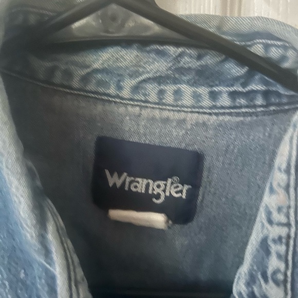 Wrangler Blue Denim Casual Button Down Shirt - Picture 2 of 5